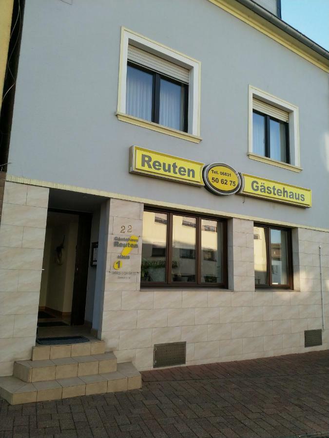 Gastehaus Reuten Bed & Breakfast Ensdorf Bagian luar foto